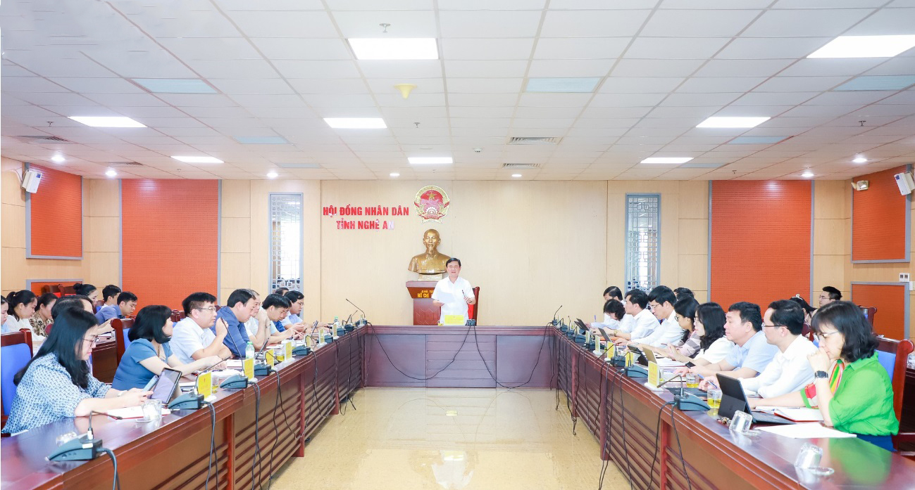 cu-tri-binh-inh-kien-nghi-trong-mot-buoi-tiep-xuc-voi-ai-bieu-dan-cu---anh-gia-han-copy.jpg