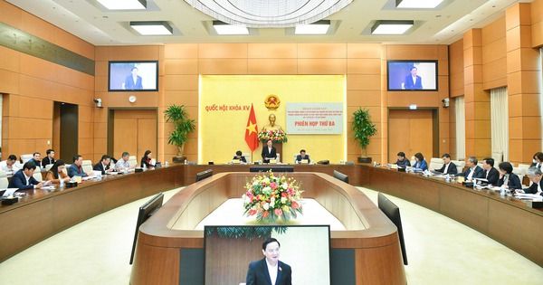 Phải bảo đảm tiền lương, phụ cấp, chế độ đãi ngộ thỏa đáng để giữ chân nhân viên y tế cơ sở