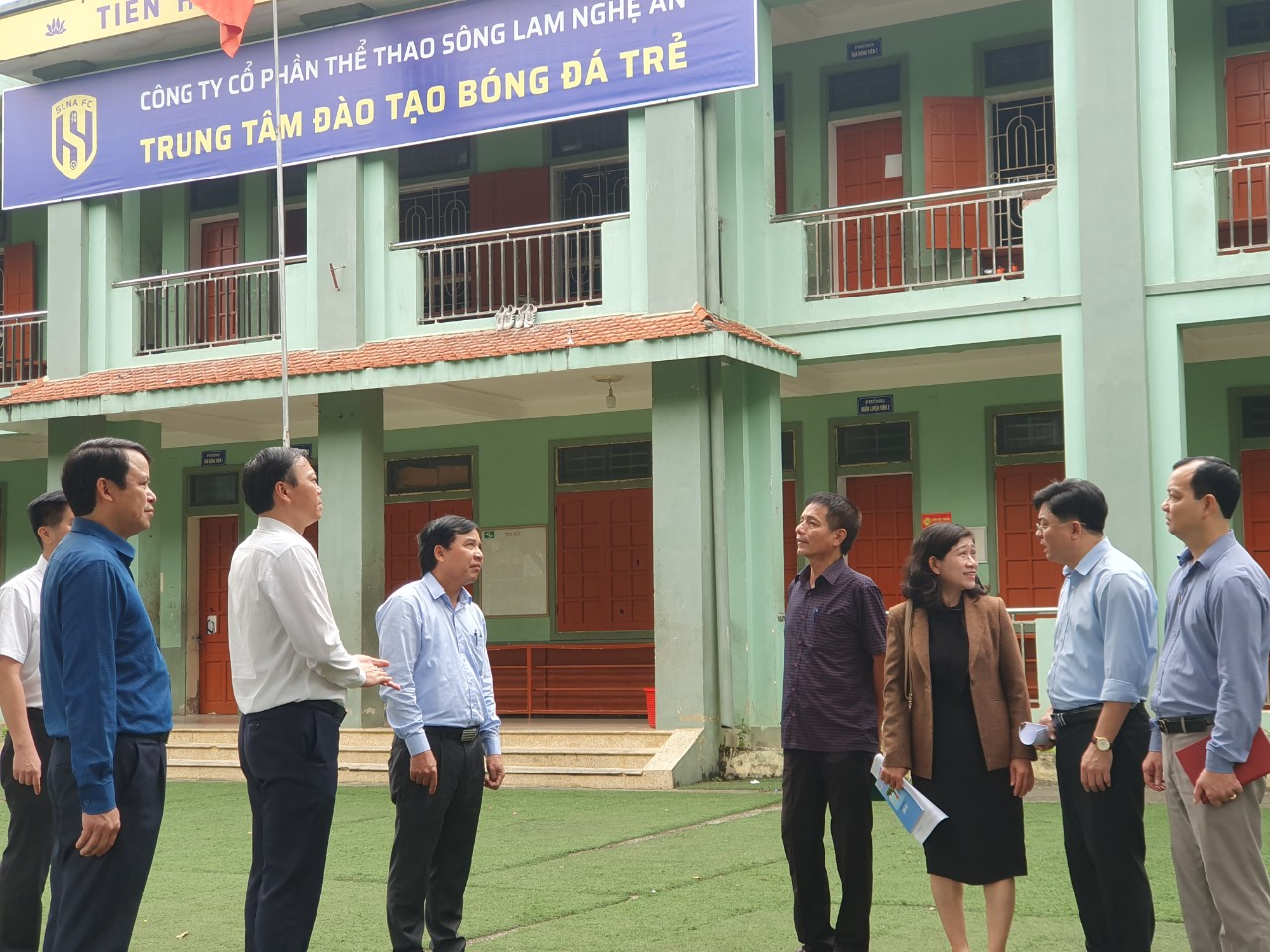 trung-tam-ao-tao-bong-a-tre-thuoc-cong-ty-co-phan-the-thao-song-lam-nghe-an.jpg