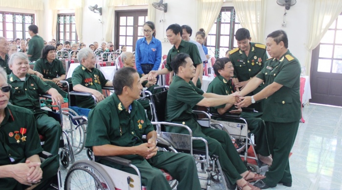 them-nhieu-uu-dai-cho-doi-tuong-la-nguoi-co-cong-voi-cach-mang.jpg