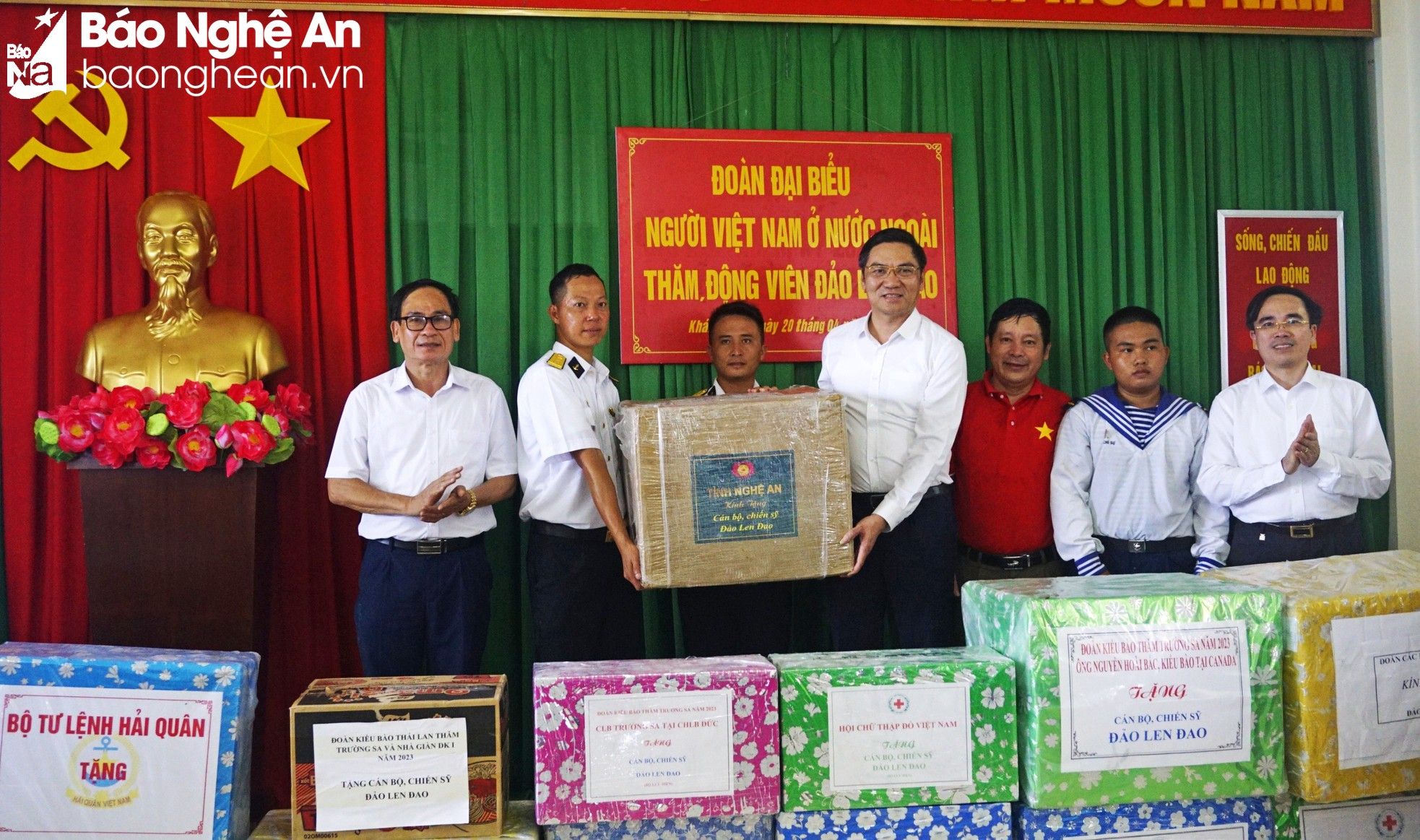 bna-doan-cong-tac-trao-qua-anh-manh-hung-4521.jpg