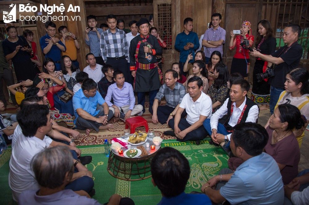 bna_c_thay-mo-lam-via-cau-may-chuc-phuc-cho-du-khach-144.jpg