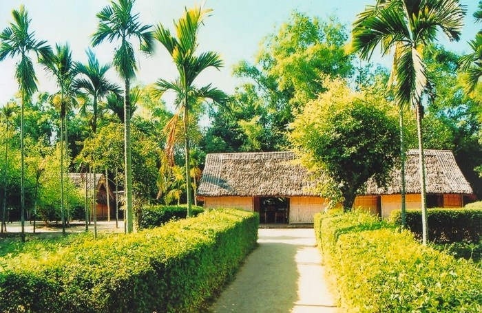 8-lang-hoang-tru-que-ngoai-bac-ho-mytour-1.jpg