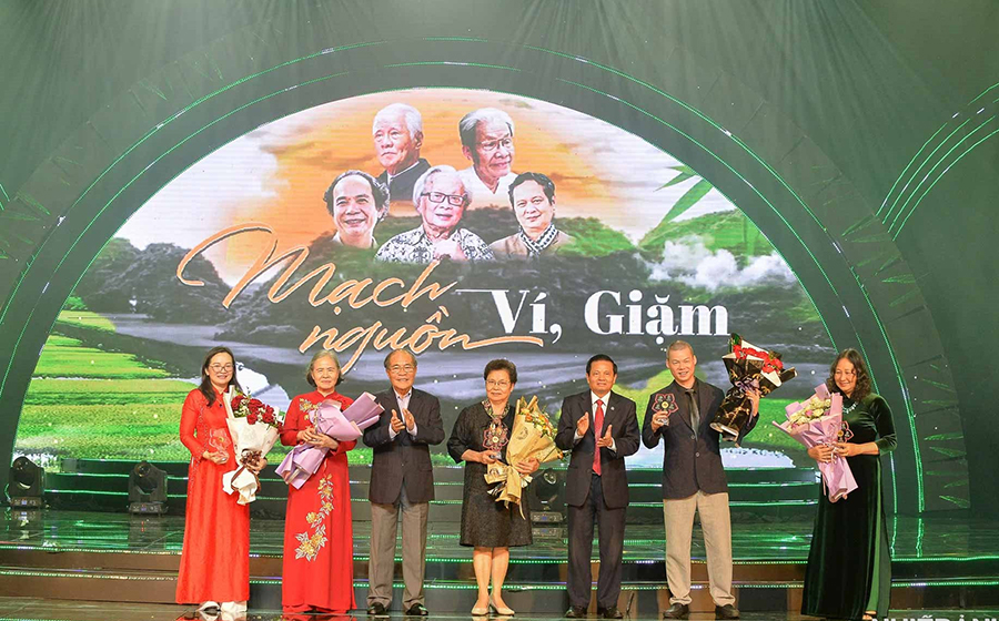 mach-nguon-vi-giam-dem-nhac-dac-biet-tri-an-5-nhac-si-tai-hoa-cua-nghe-an.jpg