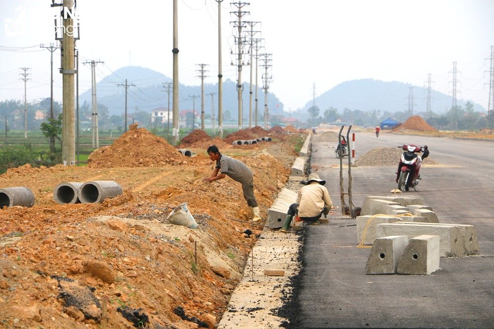 bna-cong-nhan-thi-cong-ghep-via-he-4410.jpg