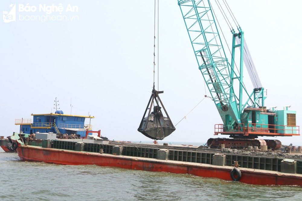 bna-nao-vet-de-duy-tri-do-sau-9-m-dam-bao-tau-tren-duoi-10-ngan-tan-ra-vao-va-co-the-quay-dau-tai-khu-vuc-cang-cua-lo-6236.jpg