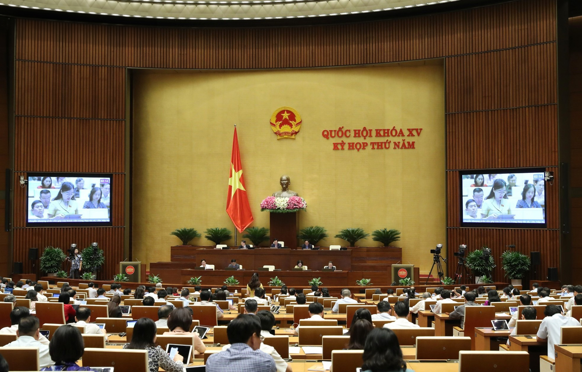 dai-bieu-quoc-hoi-doan-nghe-an-thao-luan-ve-du-an-luat-cac-to-chuc-tin-dung-sua-doi--n3.jpg