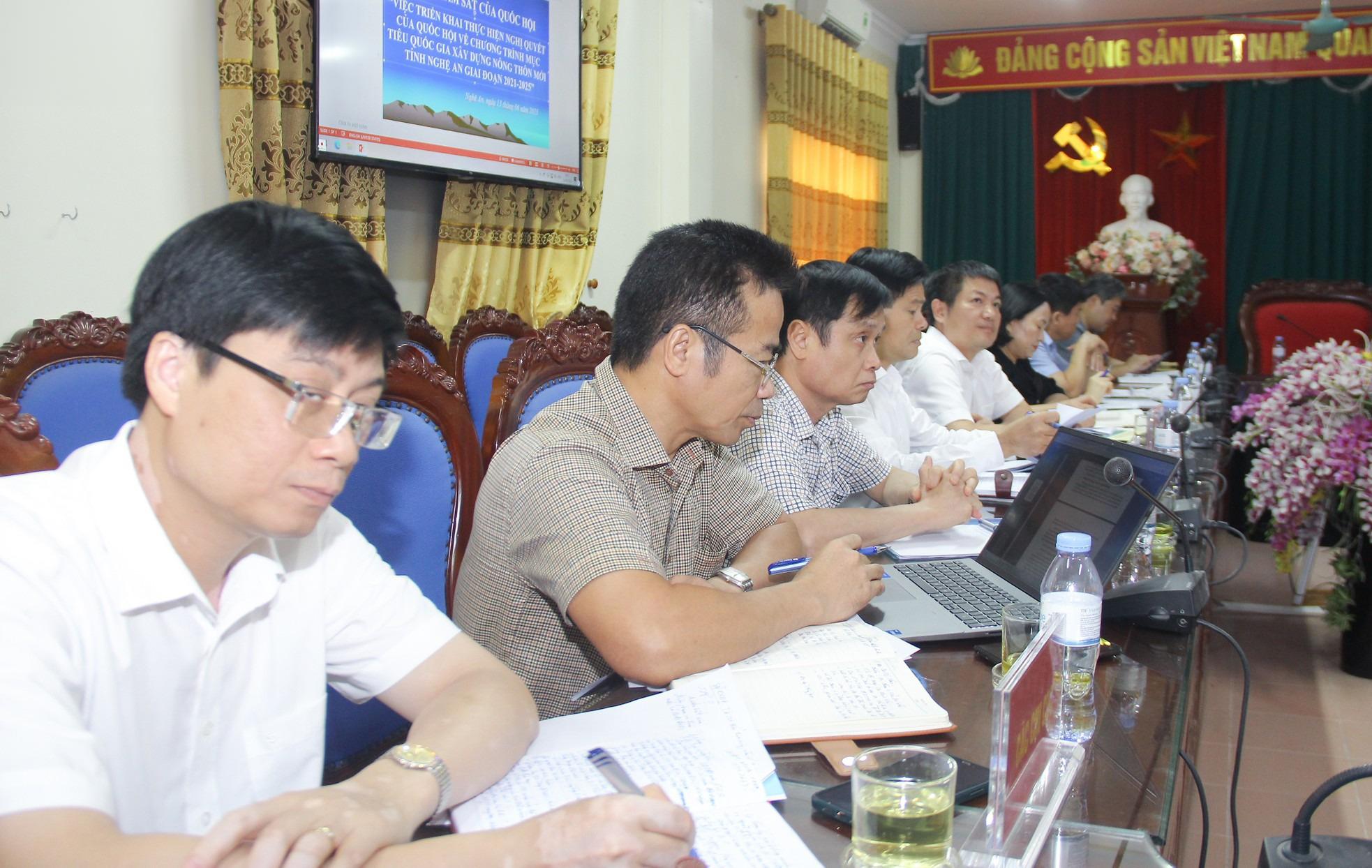 doan-cong-tac-quoc-hoi-giam-sat-cong-tac-xay-dung-nong-thon-moi-tai-nghe-an--n4.jpg