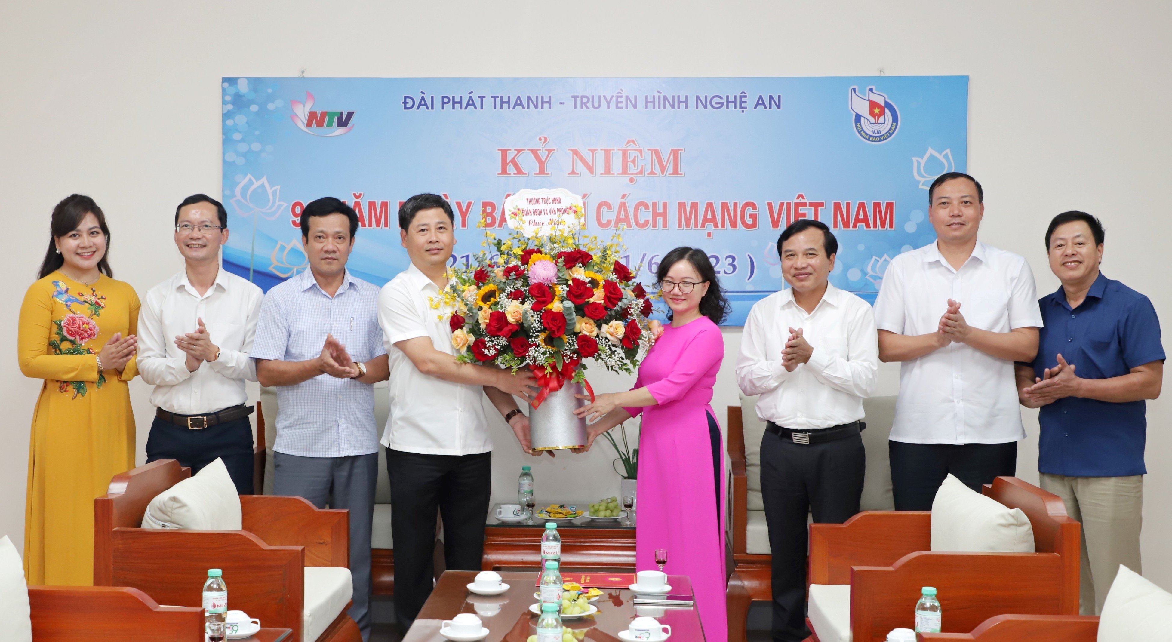 thuong-truc-hdnd-tinh-va-doan-dbqh-tinh-chuc-mung-bao-nghe-an-va-dai-pt-th-nghe-an-nhan-ky-niem-ngay-bao-chi-cach-mang-viet-nam--n1.jpg