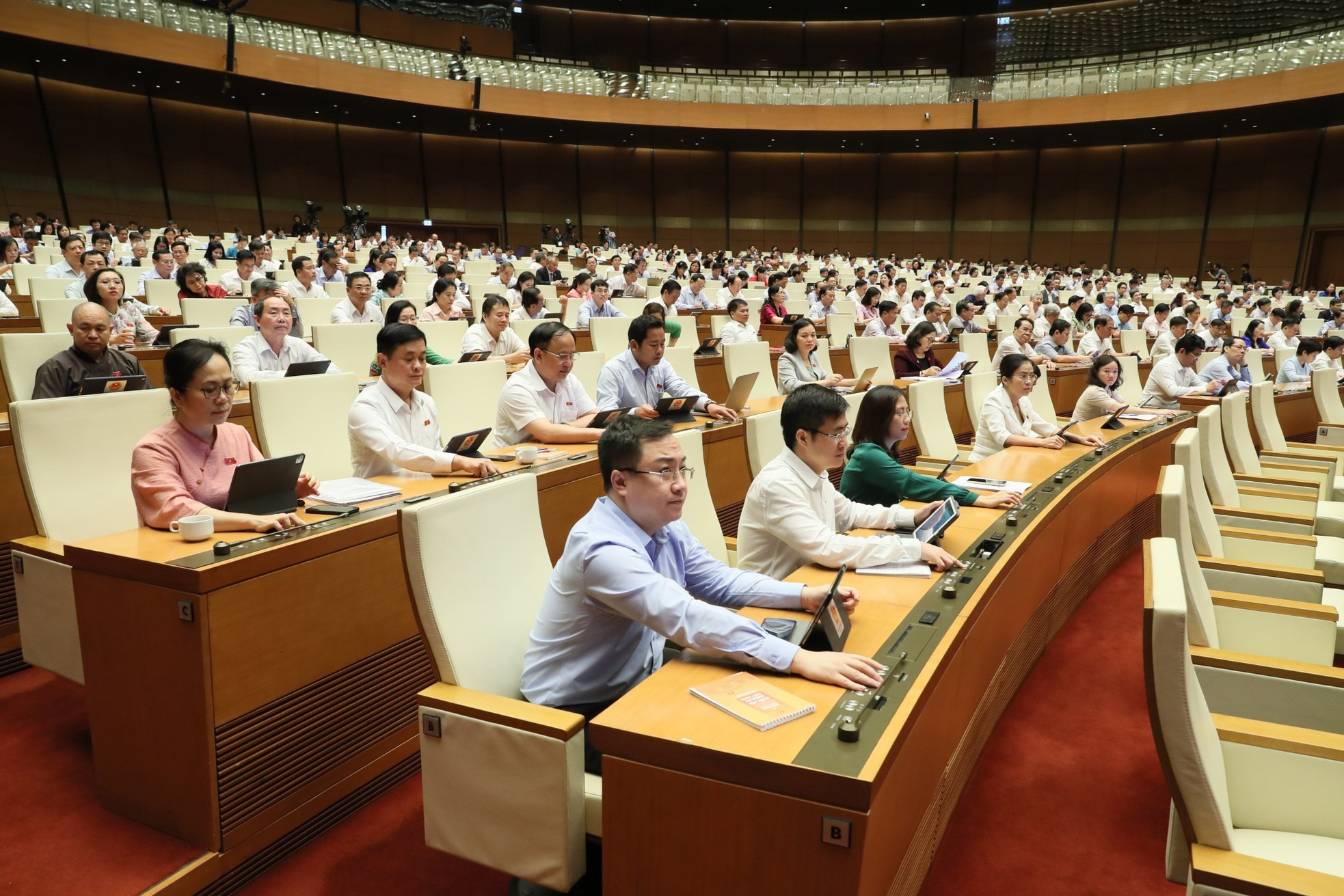 quoc-hoi-thong-qua-luat-gia-sua-doi--n2.jpg