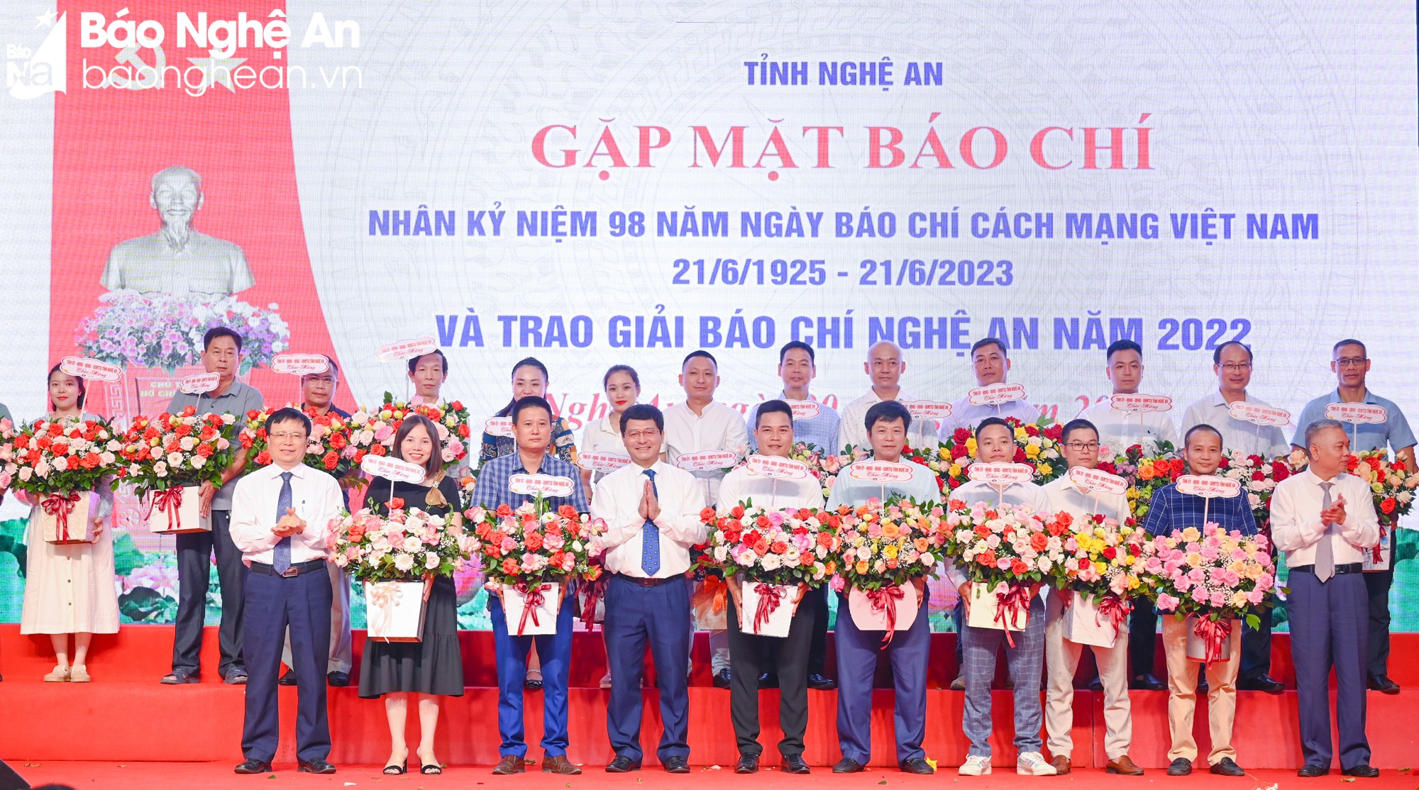 tinh-nghe-an-gap-mat-bao-chi-nhan-ky-niem-98-nam-ngay-bao-chi-cach-mang-viet-nam-va-trao-giai-bao-chi-nam-2022--n12.jpg