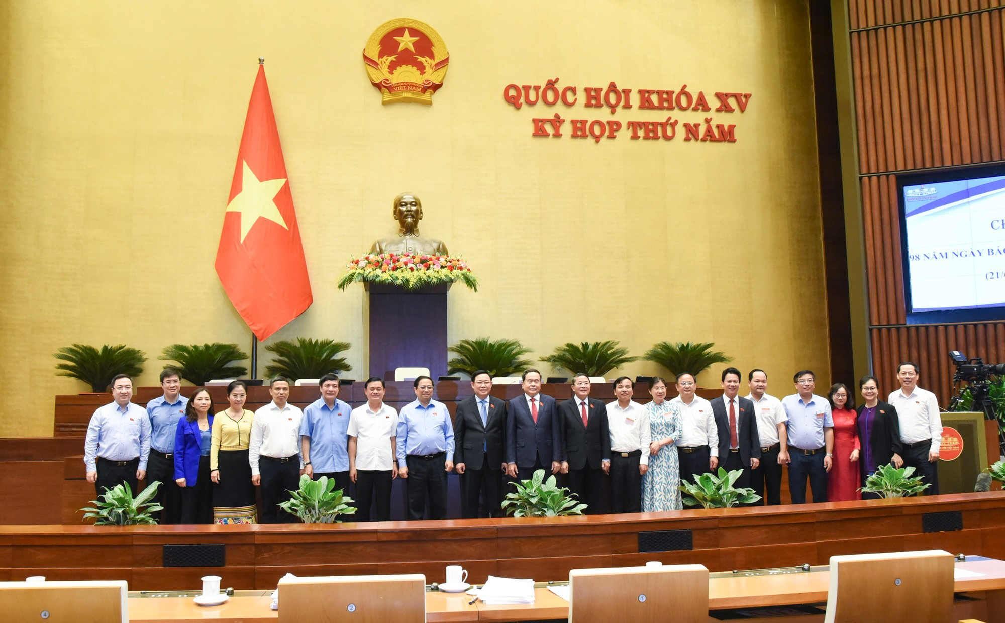 dai-bieu-quoc-hoi-doan-nghe-an-kien-nghi-giai-phap-khuyen-khich-nguoi-dan-ghi-dung-gia-chuyen-nhuong-quyen-su-dung-dat-tren-hop-dong--n1.jpg