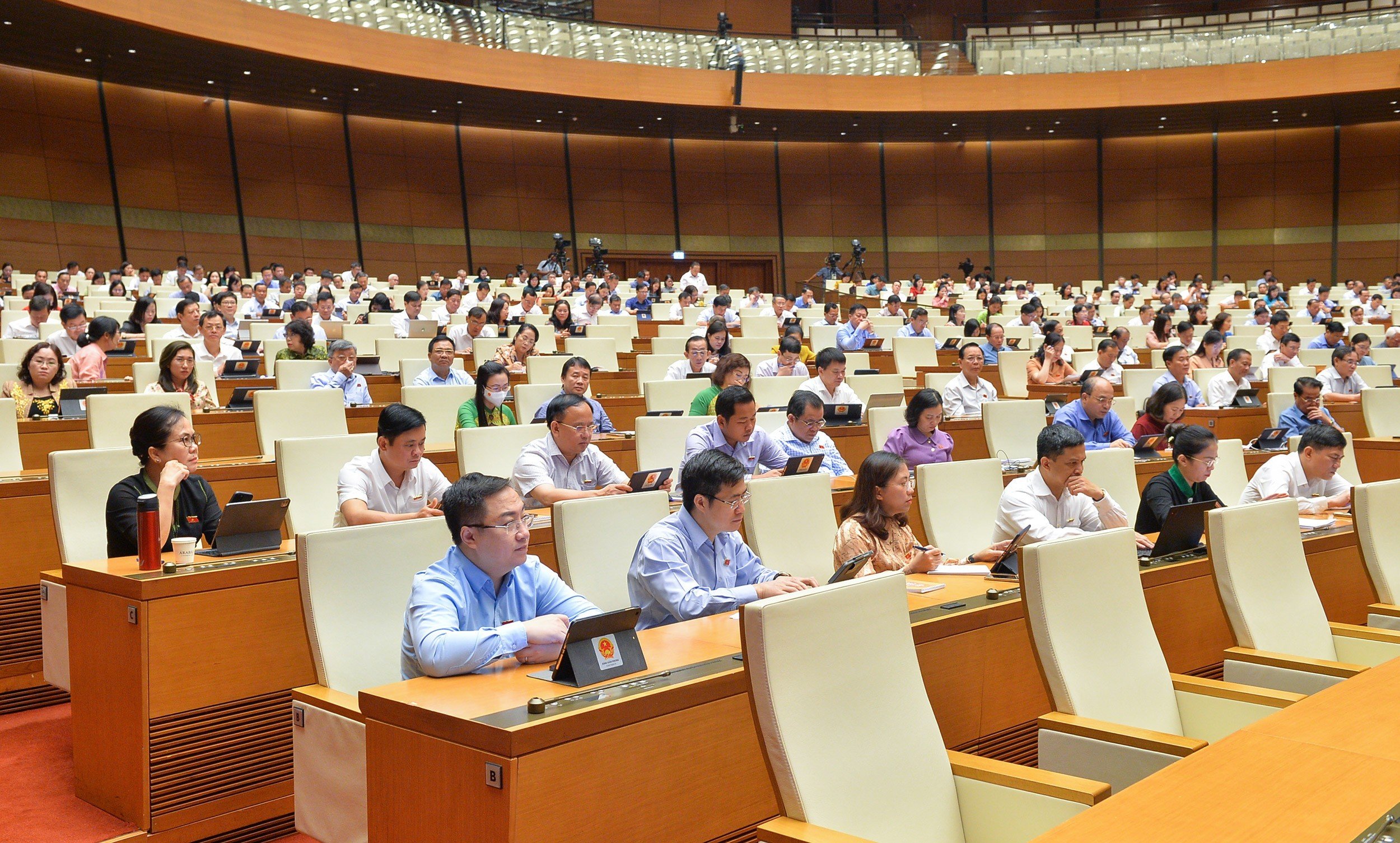 quoc-hoi-thao-luan-o-hoi-truong-ve-du-an-luat-dat-dai-sua-doi.jpg