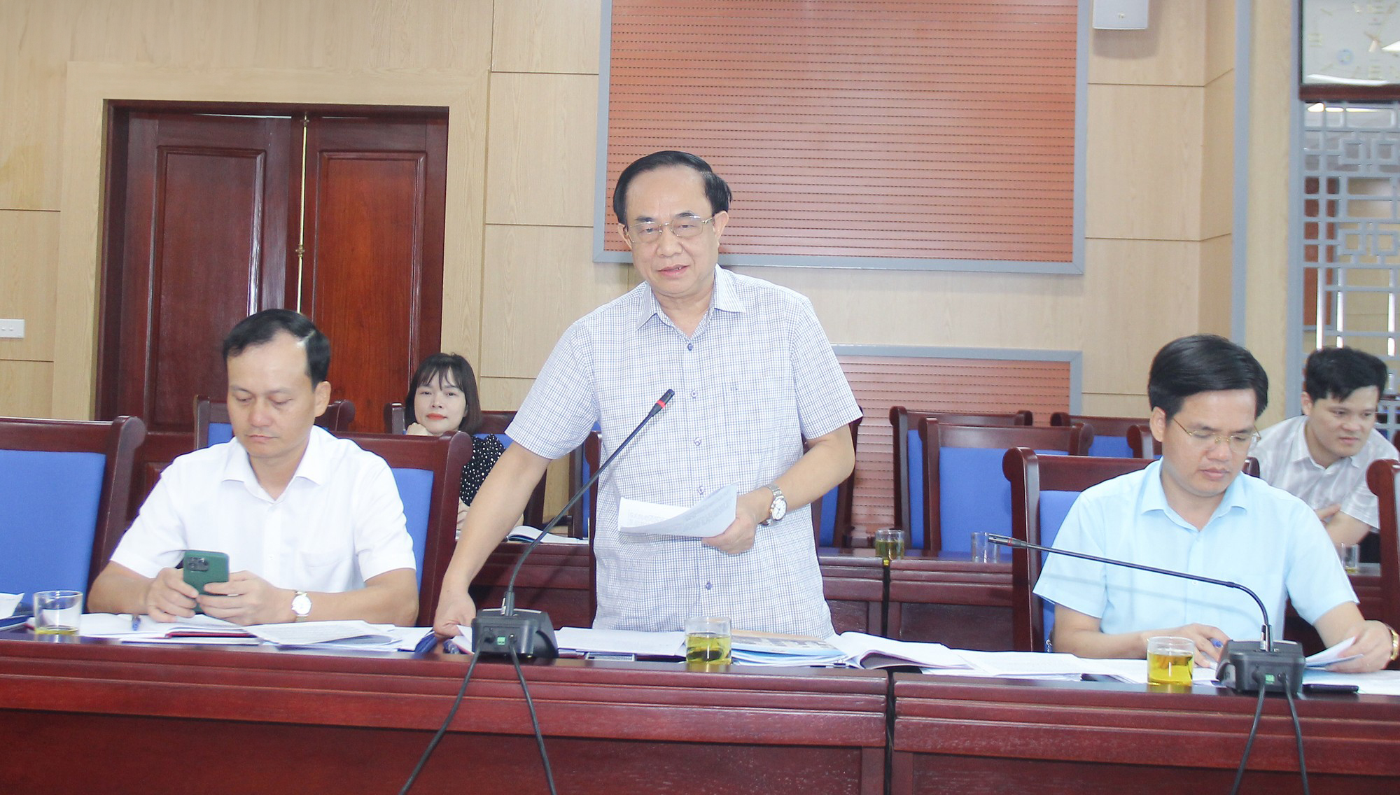 tham-tra-mot-so-du-thao-nghi-quyet-trinh-hdnd-tinh--n8.jpg
