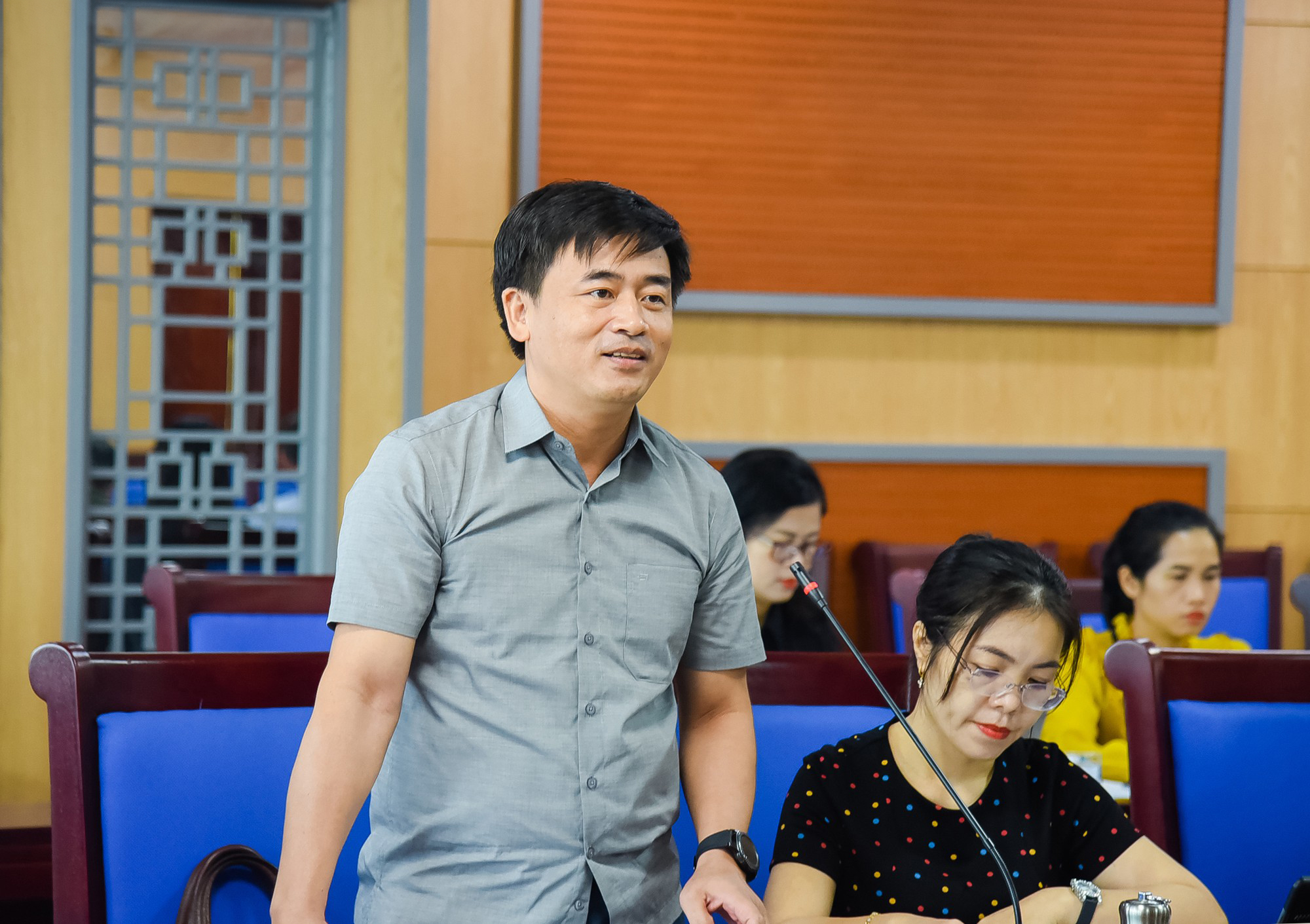 ban-phap-che-hdnd-tinh-nghe-an-tham-tra-cac-du-thao-to-trinh-nghi-quyet-bao-cao-trinh-ky-hop-thu-14--n5.jpg