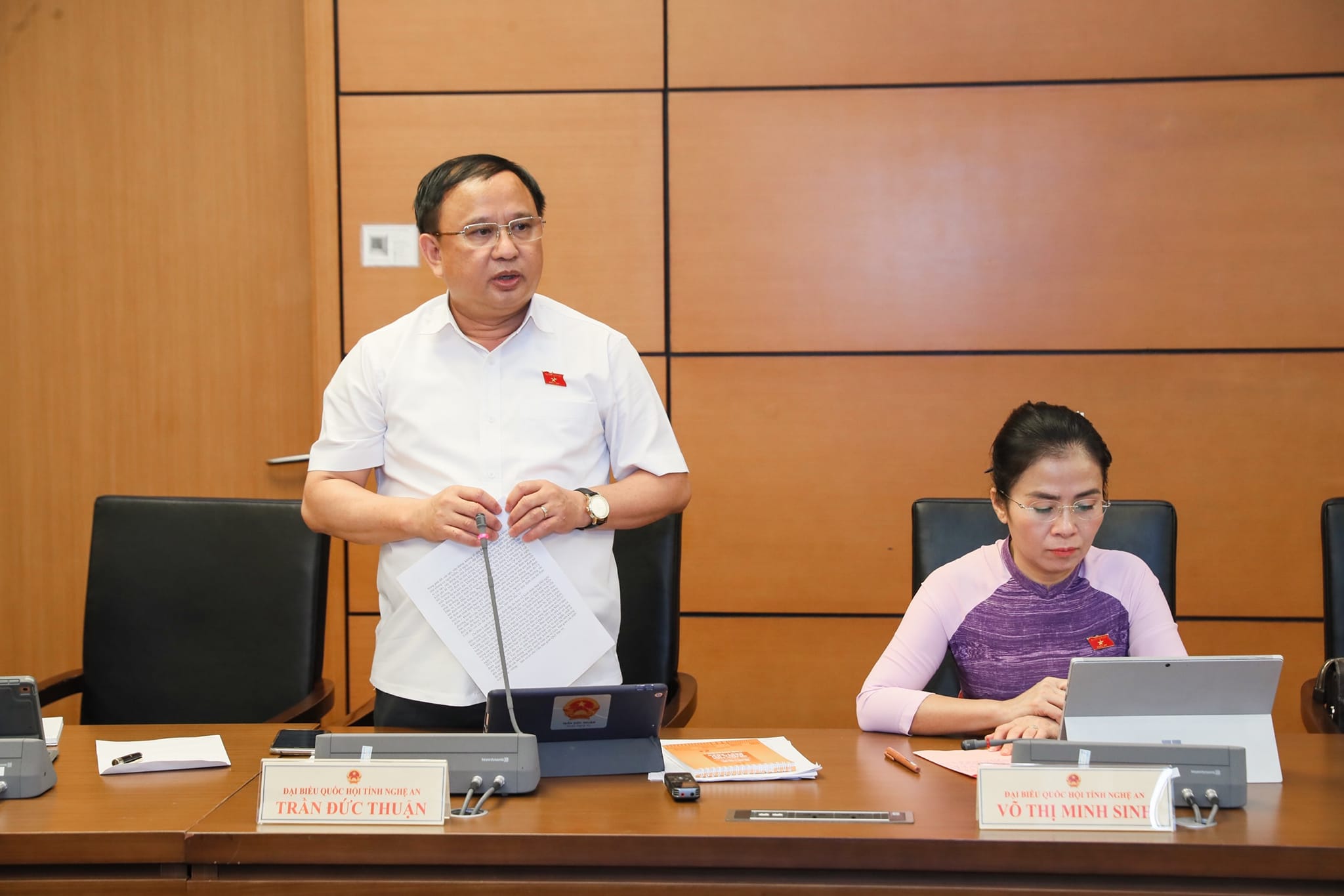 doan-dai-bieu-quoc-hoi-nghe-an-thao-luan-tai-to-ve-du-an-luat-nha-o-sua-doi--n2.jpg