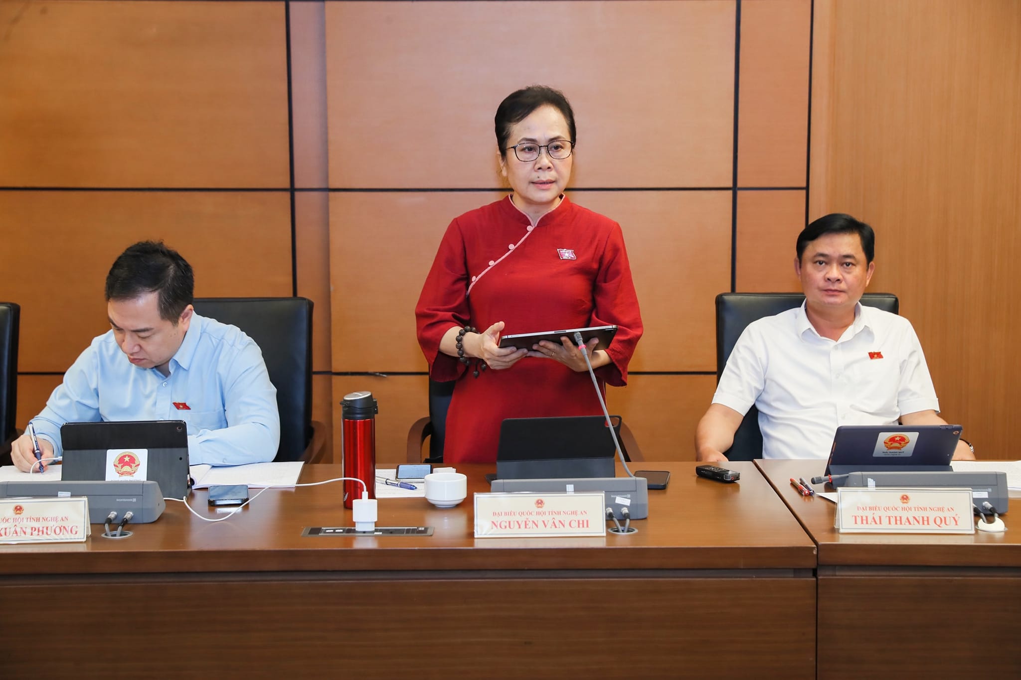 doan-dai-bieu-quoc-hoi-nghe-an-thao-luan-tai-to-ve-du-an-luat-nha-o-sua-doi--n4.jpg
