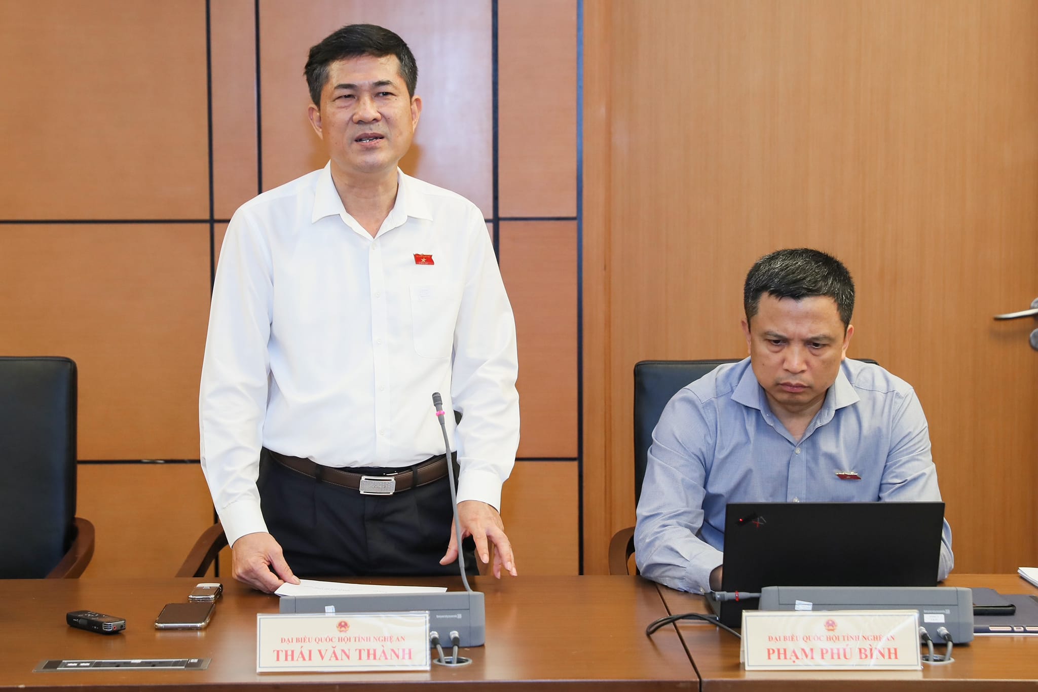 doan-dai-bieu-quoc-hoi-nghe-an-thao-luan-tai-to-ve-du-an-luat-nha-o-sua-doi--n6.jpg