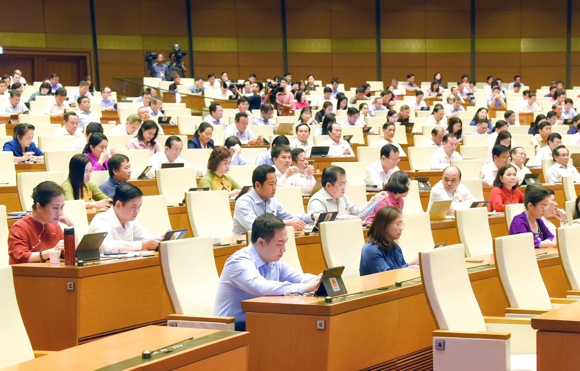 quoc-hoi-hoan-thanh-phien-chat-van-va-tra-loi-chat-van-tai-ky-hop-thu-5--n3.jpg