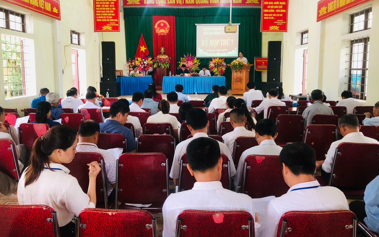ong-nguyen-nhu-khoi-pho-chu-tich-hdnd-tinhdu-ky-hop-thu-7-hdnd-xa-yen-hop-huyen-quy-hop-khoa-xix.jpg