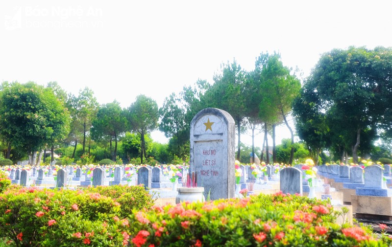 nguoi-me-trong-khu-mo-liet-si-vo-danh--n1.jpg