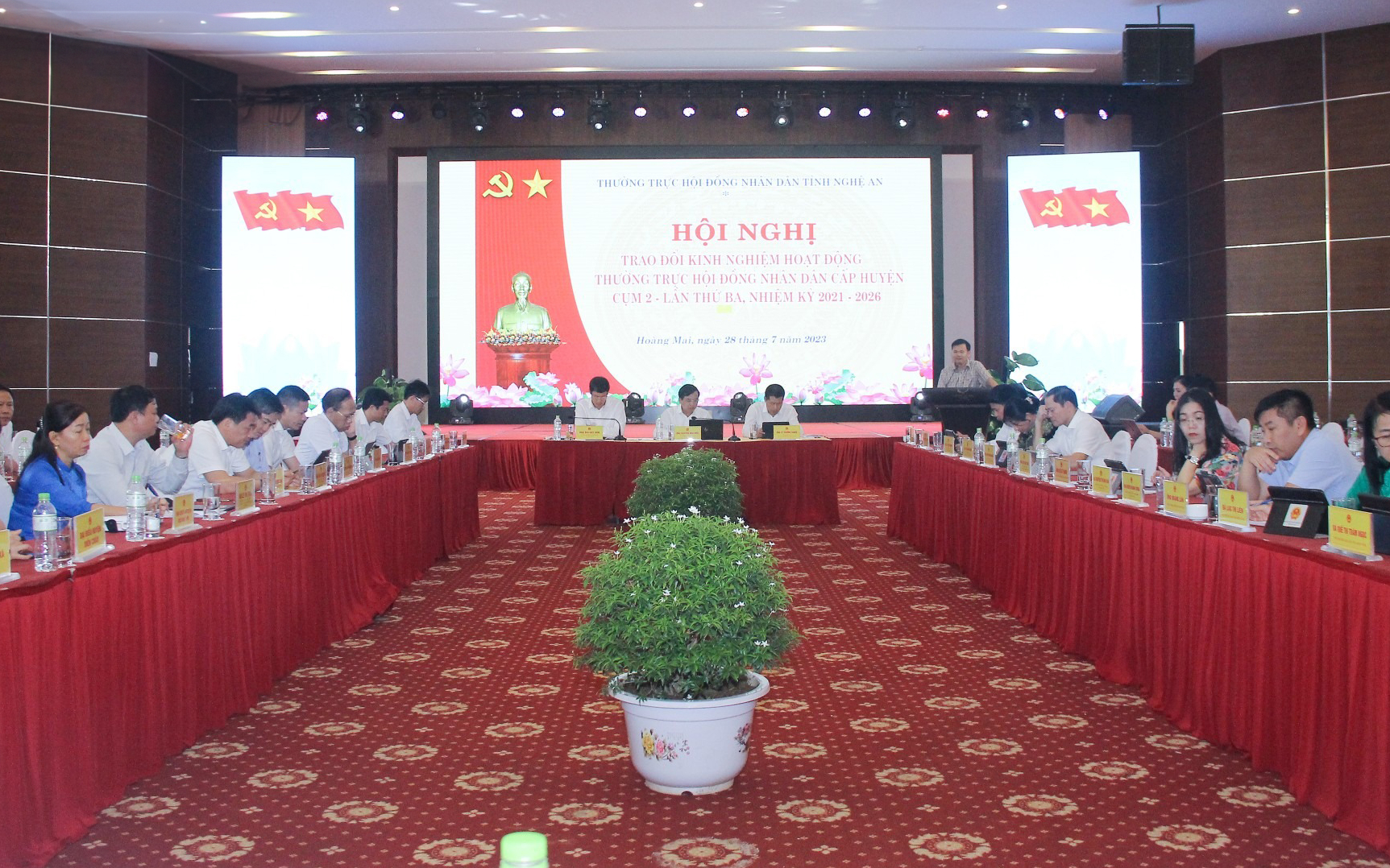 nhieu-cach-lam-hay-tu-hoi-nghi-trao-doi-kinh-nghiem-hoat-dong-thuong-truc-hdnd-cap-huyen-cum-2-lan-thu-ba.jpg