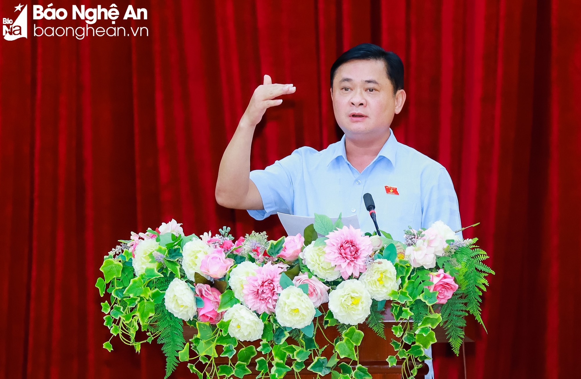 bna-bi-thu-tinh-uy-chu-tich-hdnd-tinh-truong-doan-dbqh-tinh-thai-thanh-quy-tra-loi-kien-nghi-cu-tri-cac-phuong-dong-vinh-doi-cung-va-xa-hung-dong-tp-vinh-2517.jpg