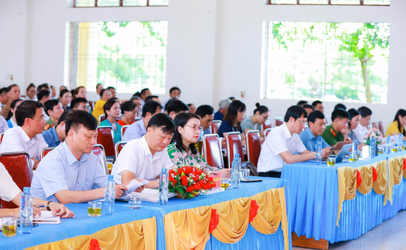 dai-bieu-quoc-hoi-tiep-xuc-cu-tri-huyen-hung-nguyen-sau-ky-hop-thu-5-quoc-hoi-khoa-xv--n2.jpg