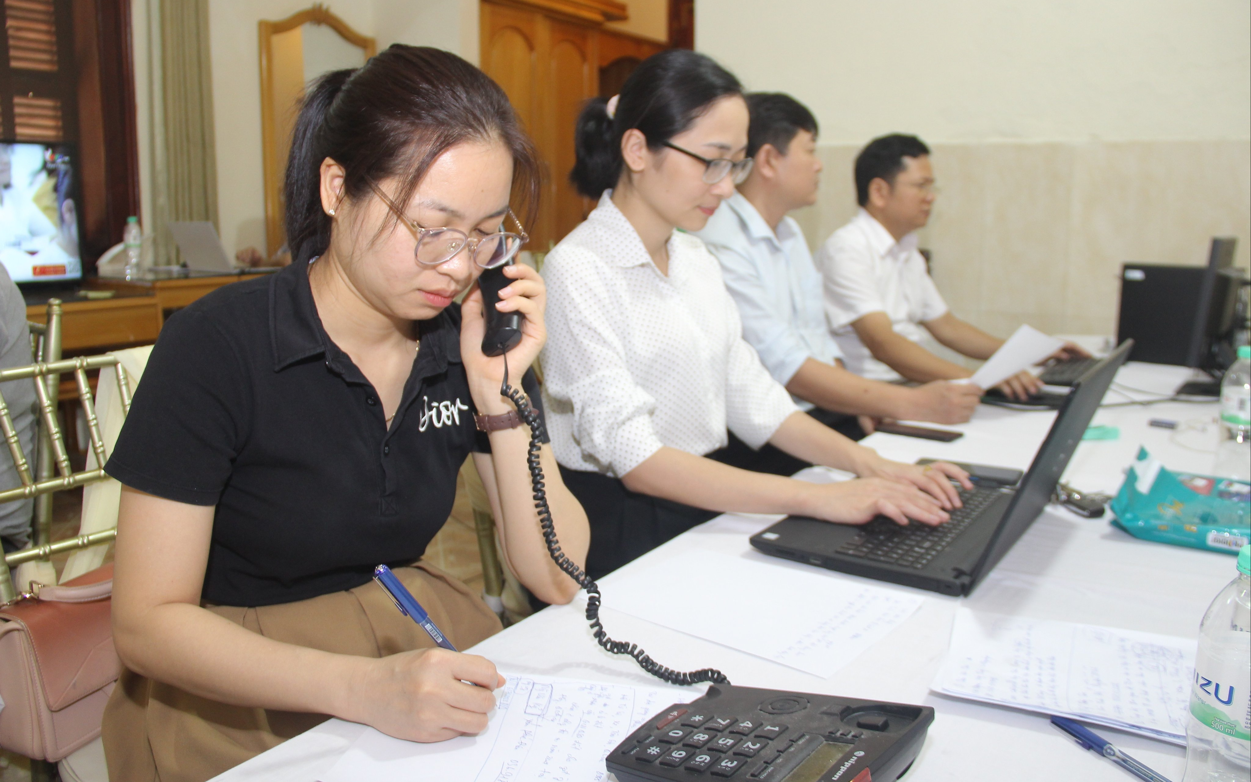 18-luot-cu-tri-phan-anh-den-duong-day-dien-thoai-truc-tuyen-tai-ky-hop-thu-14-hdnd-tinh.jpg