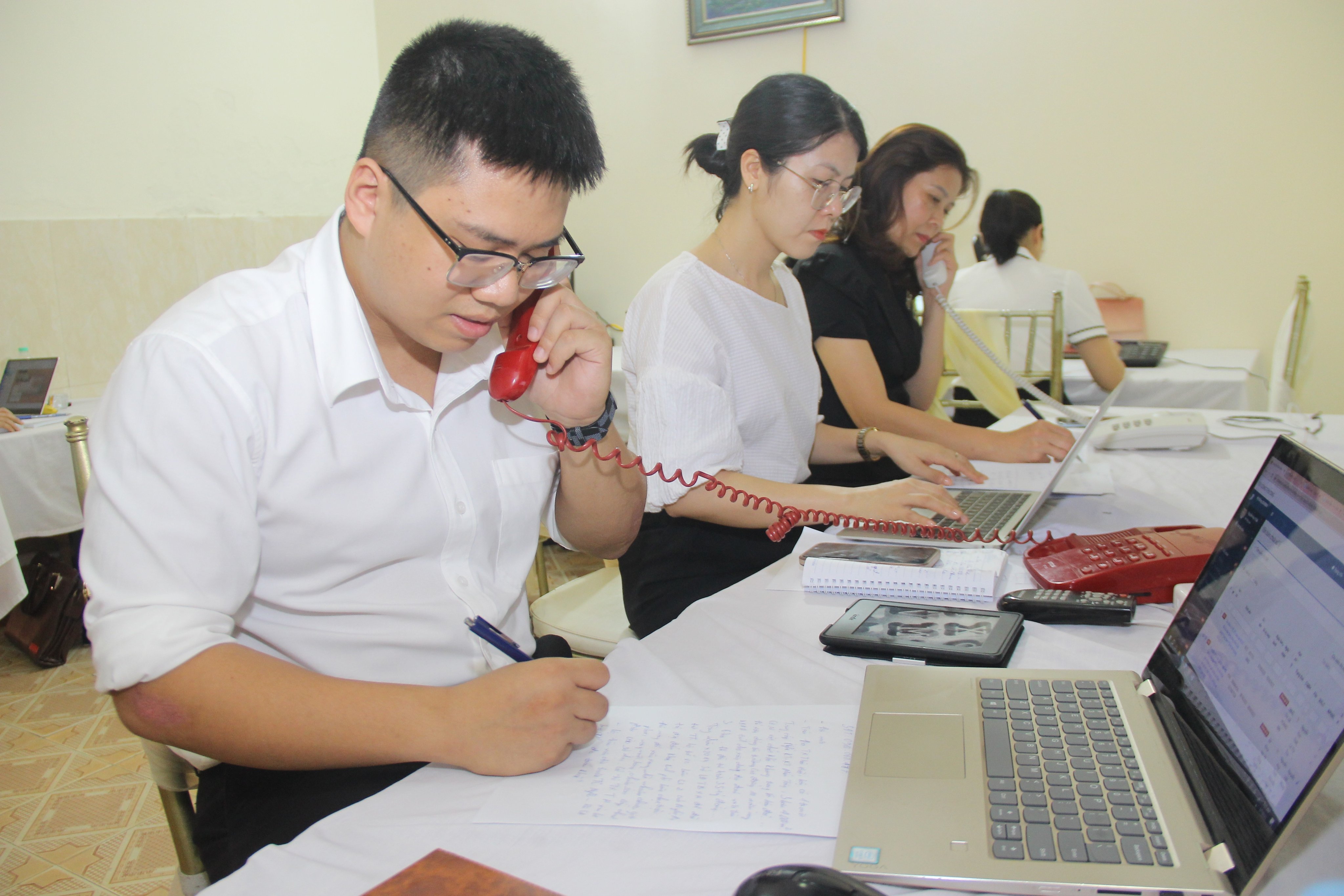 38-cu-tri-kien-nghi-phan-anh-qua-duong-day-dien-thoai-truc-tuyen-tai-phien-thao-luan-to-va-thao-luan-hoi-truong-ky-hop-thu-14.jpg