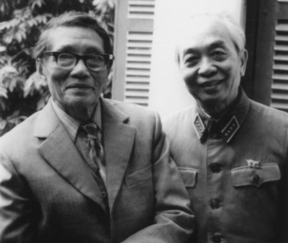 nhung-dieu-it-biet-ve-giao-su-nha-van-hoa-lon-dang-thai-mai.jpg