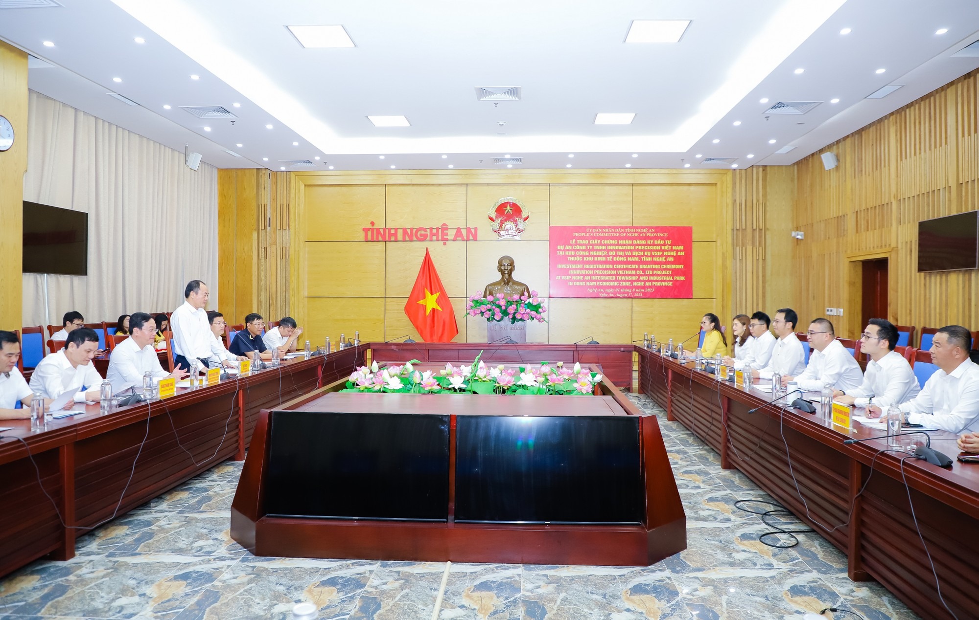 toan-canh-buoi-le-trao-giay-chung-nhan-dang-ky-dau-tu-3946.jpg