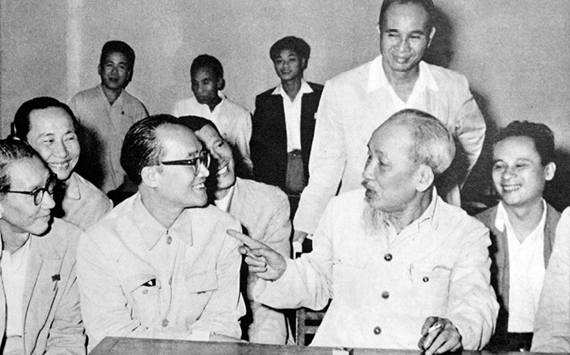 BÁC HỒ VỚI HIỀN TÀI