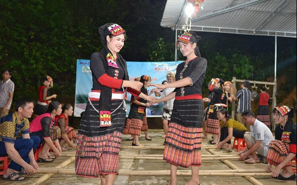 Gắn giá trị văn hóa truyền thống các dân tộc thiểu số với phát triển du lịch dịch vụ