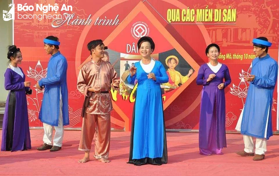bna-nghe-nhan-vo-thi-hong-van-tham-gia-bieu-dien-tai-mot-chuong-trinh-quang-ba-dan-ca-vi-giam-tai-thu-do-ha-noi-7722.jpg.webp