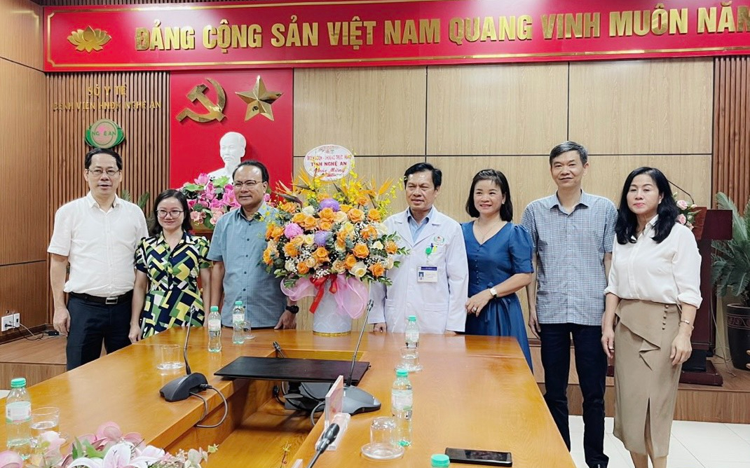 Thường trực HĐND và Đoàn ĐBQH tỉnh chúc mừng kỷ niệm 105 năm ngày thành lập Bệnh viện Hữu nghị đa khoa tỉnh Nghệ An