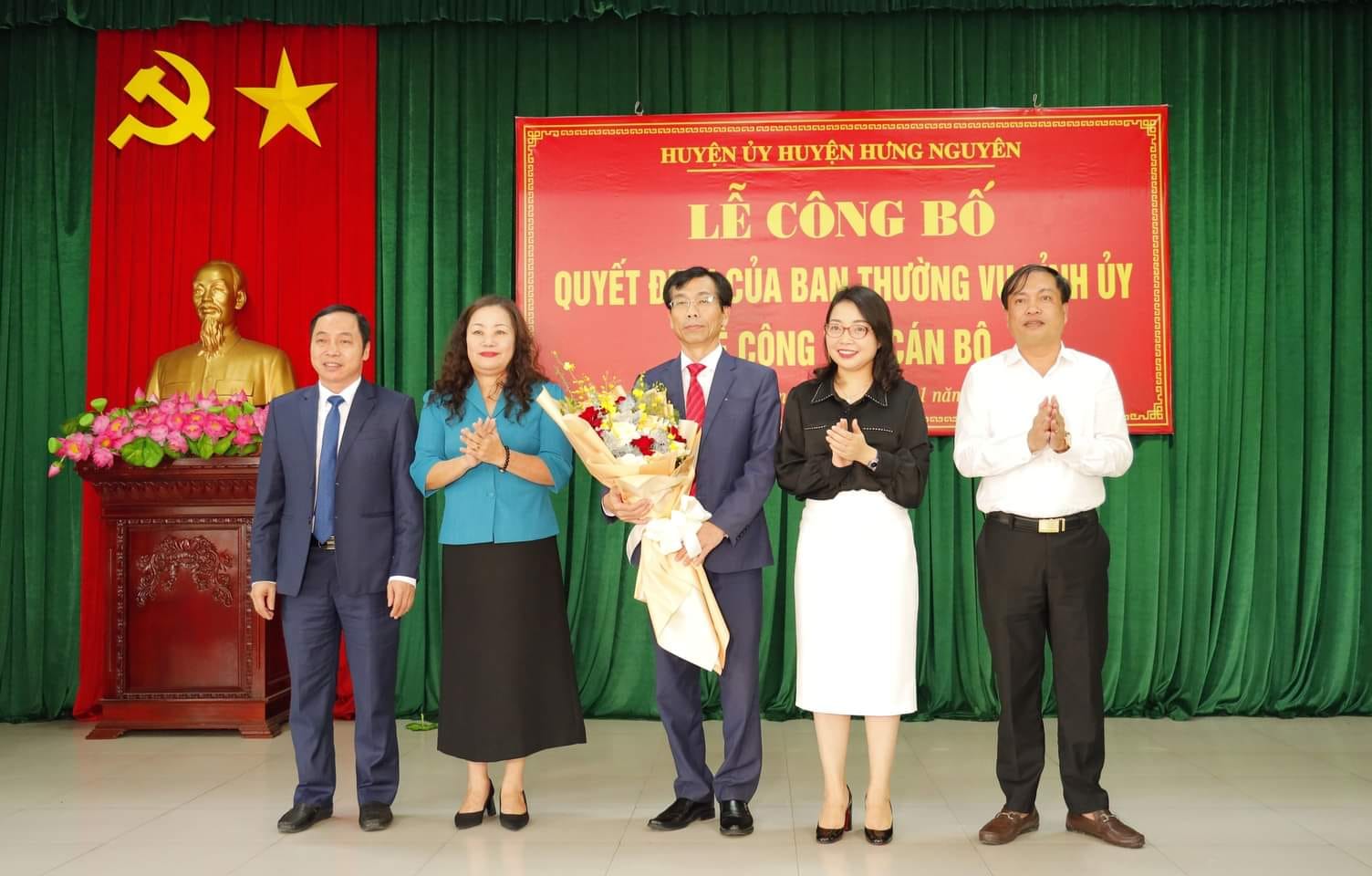 bna-dong-chi-nguyen-thi-thu-huong-uy-vien-ban-thuong-vu-truong-ban-tuyen-giao-tinh-uy-va-cac-dong-chi-9593.jpg.webp