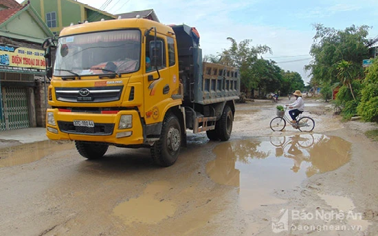 Sở Giao thông vận tải trả lời cử tri Hồ Thị Thìn, Chủ tịch MTTQ xã Quỳnh Bảng, huyện Quỳnh Lưu về nâng cấp tuyến đường và làm mương hai bên đường tuyến 537B