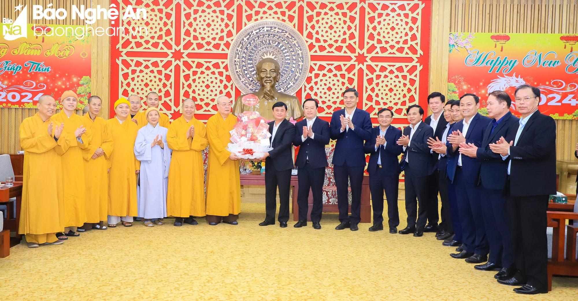 bna-cac-dong-chi-lanh-dao-tinh-tang-qua-chuc-munng-nam-moi-ban-tri-su-giao-hoi-phat-giao-tinh-nghe-an-7009.jpg.webp
