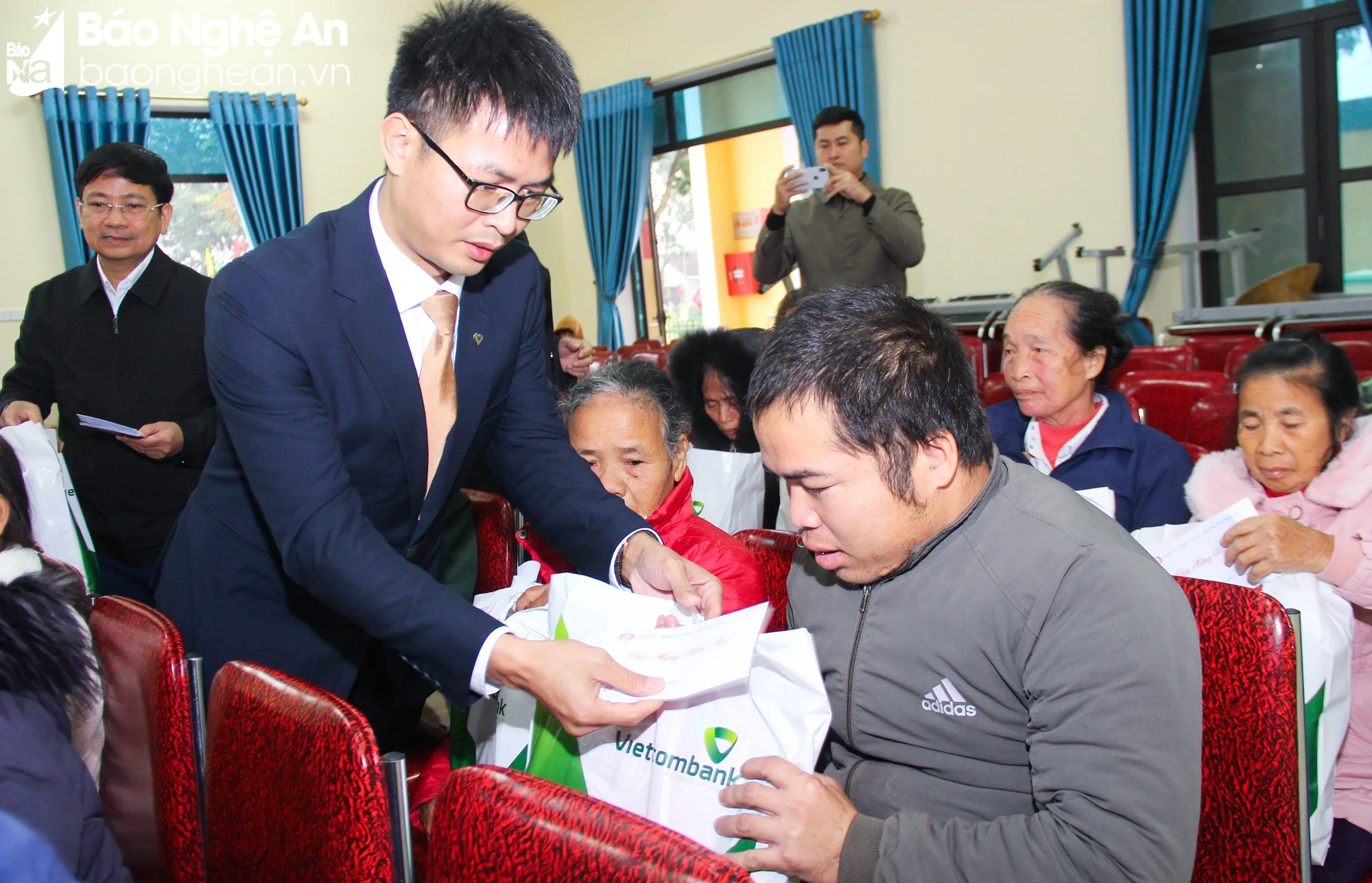 bna-mh12-1535.jpg.webp