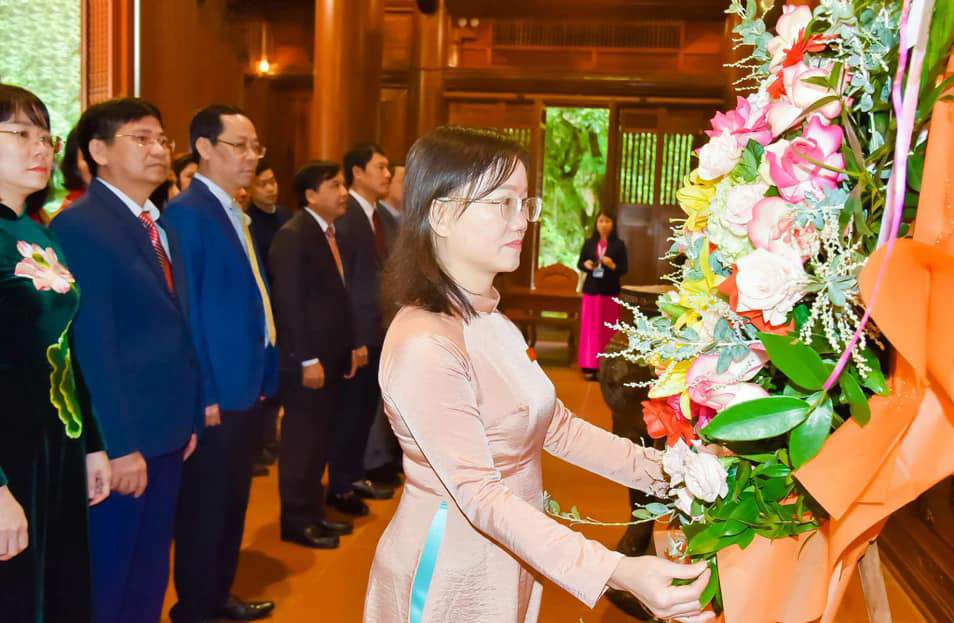 bna-dang-hoa-anh-thanh-le-7720.jpg.webp