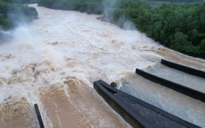 Cử tri xã Quỳnh Trang, thị xã Hoàng Mai kiến nghị tăng cường các biện pháp cảnh báo khi xả lũ hồ Vực Mấu