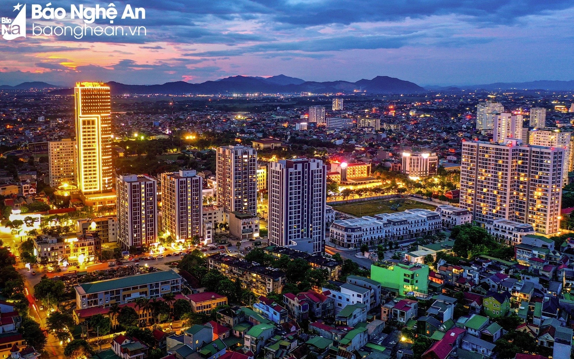 khu-quang-trung-gio-day-da-moc-len-nhung-cong-trinh-moi-dua-thanh-vinh-tro-nen-hien-dai-hon.-anh-sach-nguyen(1).jpg