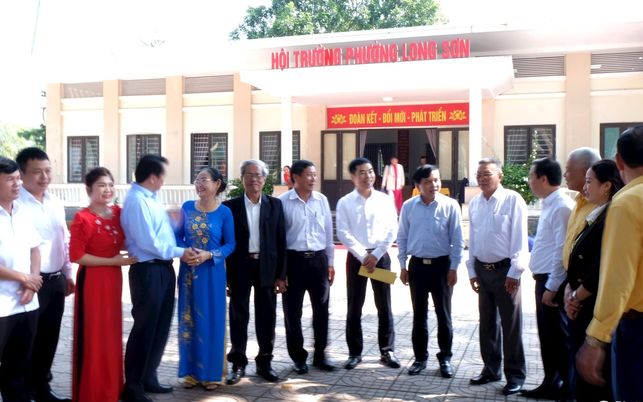 Phó Chủ tịch HĐND tỉnh Nguyễn Như Khôi dự Ngày hội Đại đoàn kết tại thị xã Thái Hòa