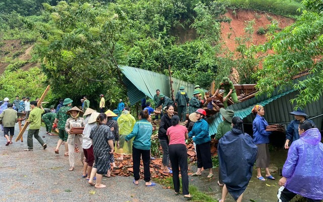 Quan tâm bố trí kinh phí để tiếp tục đầu tư xây dựng, hoàn thành Dự án di dời lũ khẩn cấp, sạt lở đá Bản Chiếng