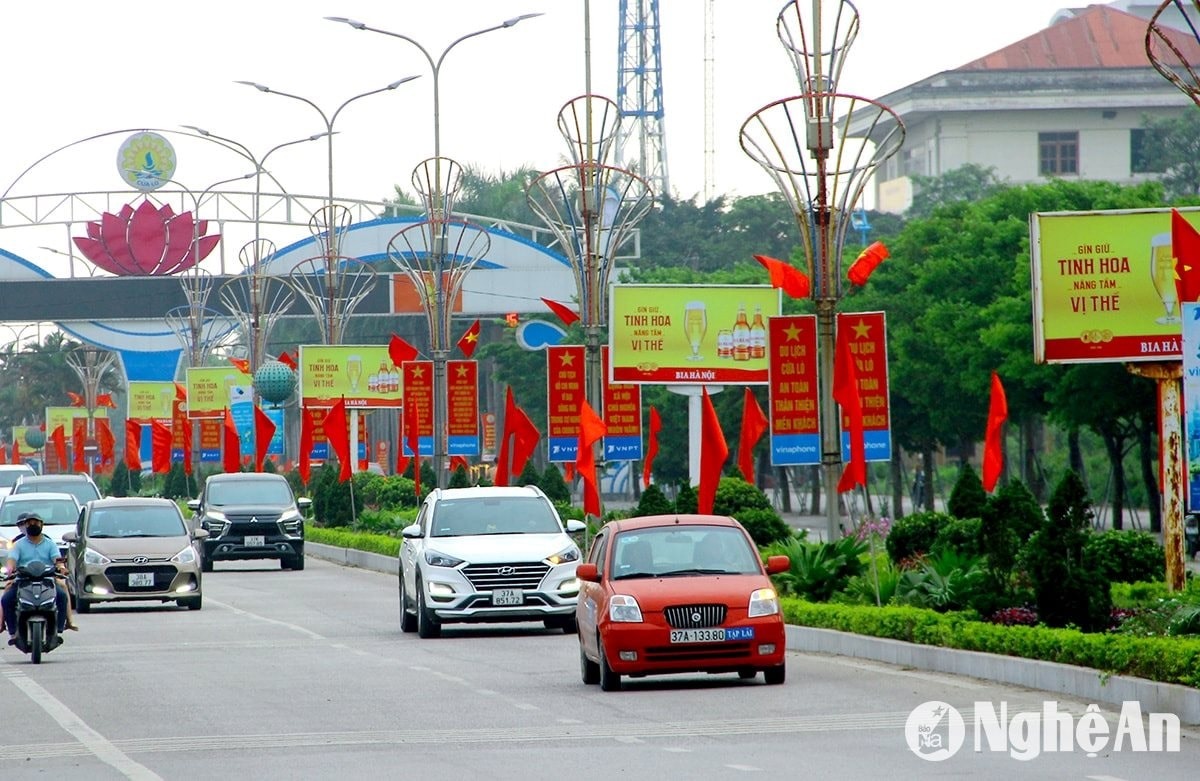 bna_uploaded-thanhthuybna-2024_01_01-_bna-pho-bien-cua-lo-ruc-ro-chao-don-du-khach-trong-mua-du-lich-anh-tu-lieu-quang-an-3964.jpg