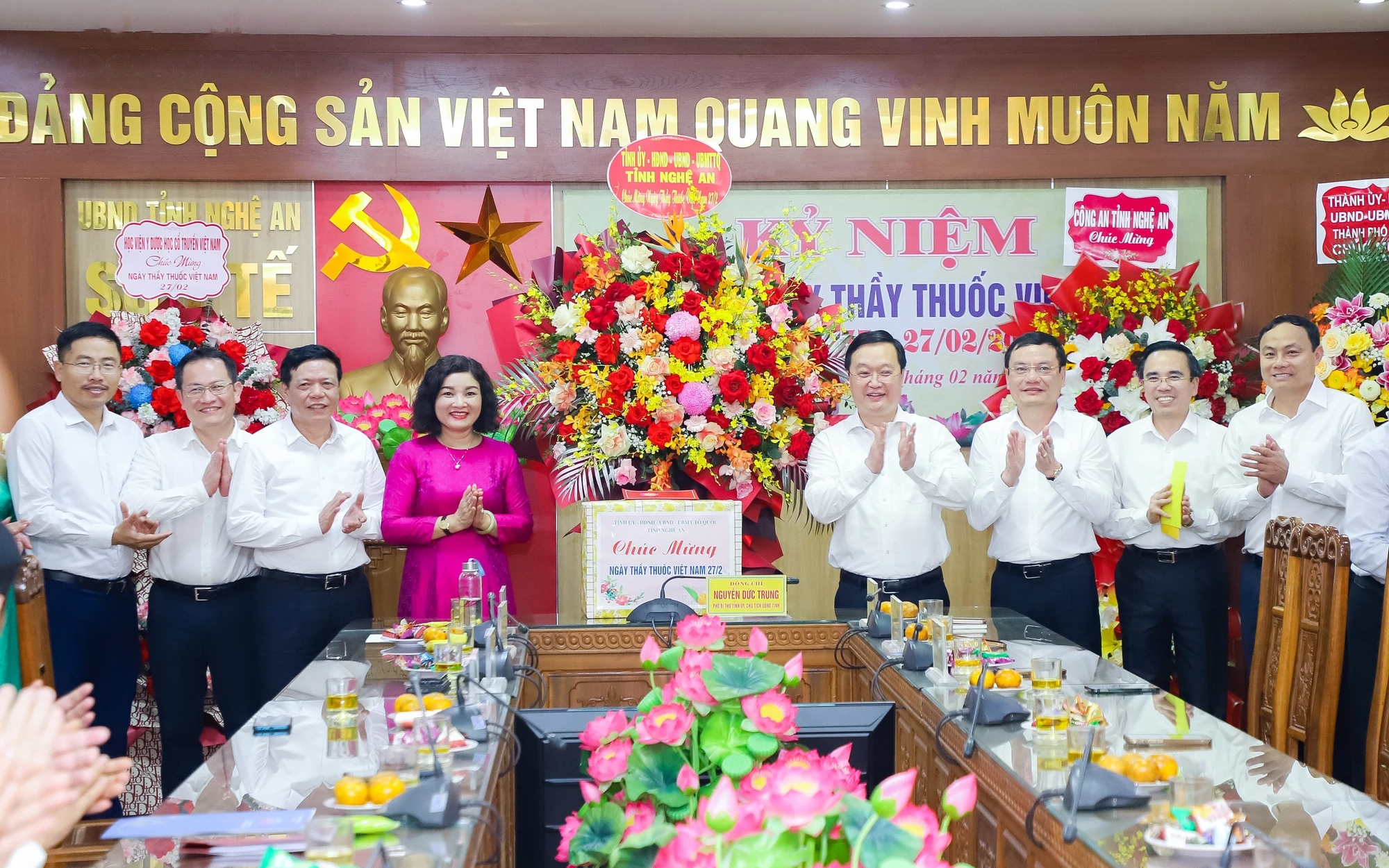 Chủ tịch UBND tỉnh Nguyễn Đức Trung chúc mừng Sở Y tế và Bệnh viện Hữu nghị Đa khoa tỉnh nhân kỷ niệm 69 năm ngày Thầy thuốc Việt Nam