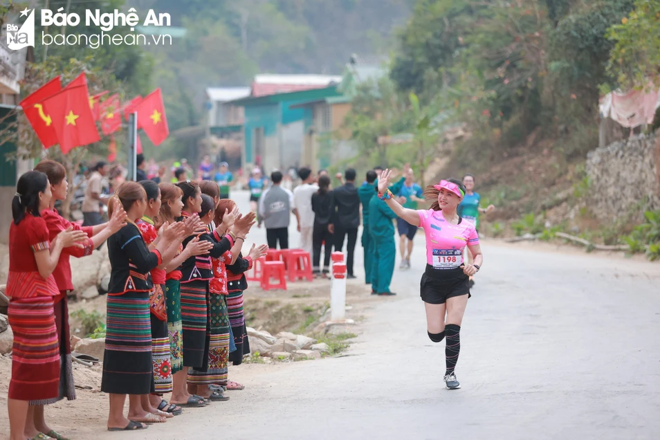bna_c_giai-marathon-ve-mien-son-cuoc-duoc-to-chuc-tai-huyen-ky-son-anh-sach-nguyen-2-4151.jpg.webp