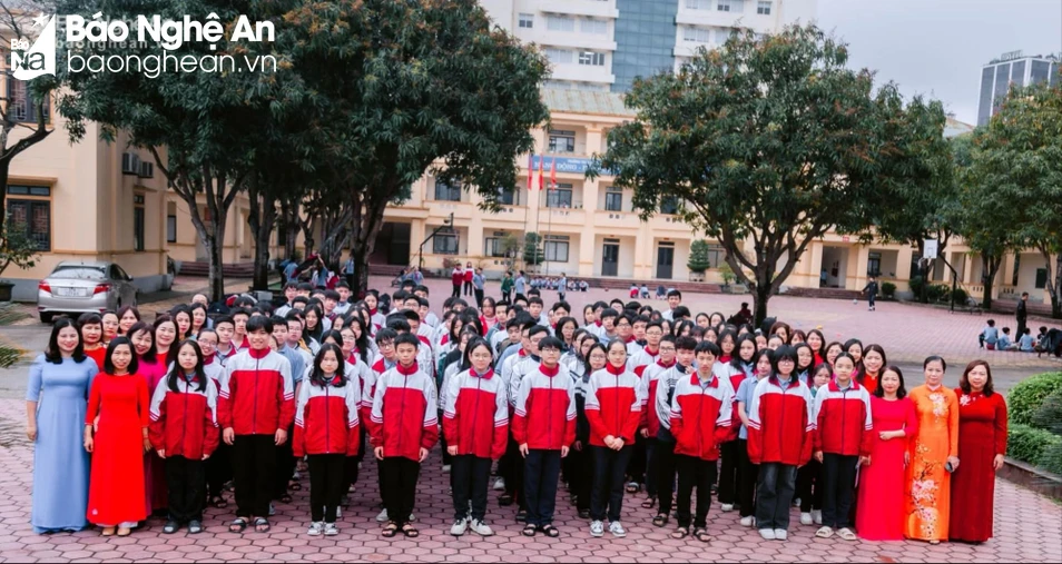 bna-doi-tuyen-hoc-sinh-gioi-thanh-pho-vinh-trong-le-xuat-quan-anh-ntcc-2775-2979.jpg.webp