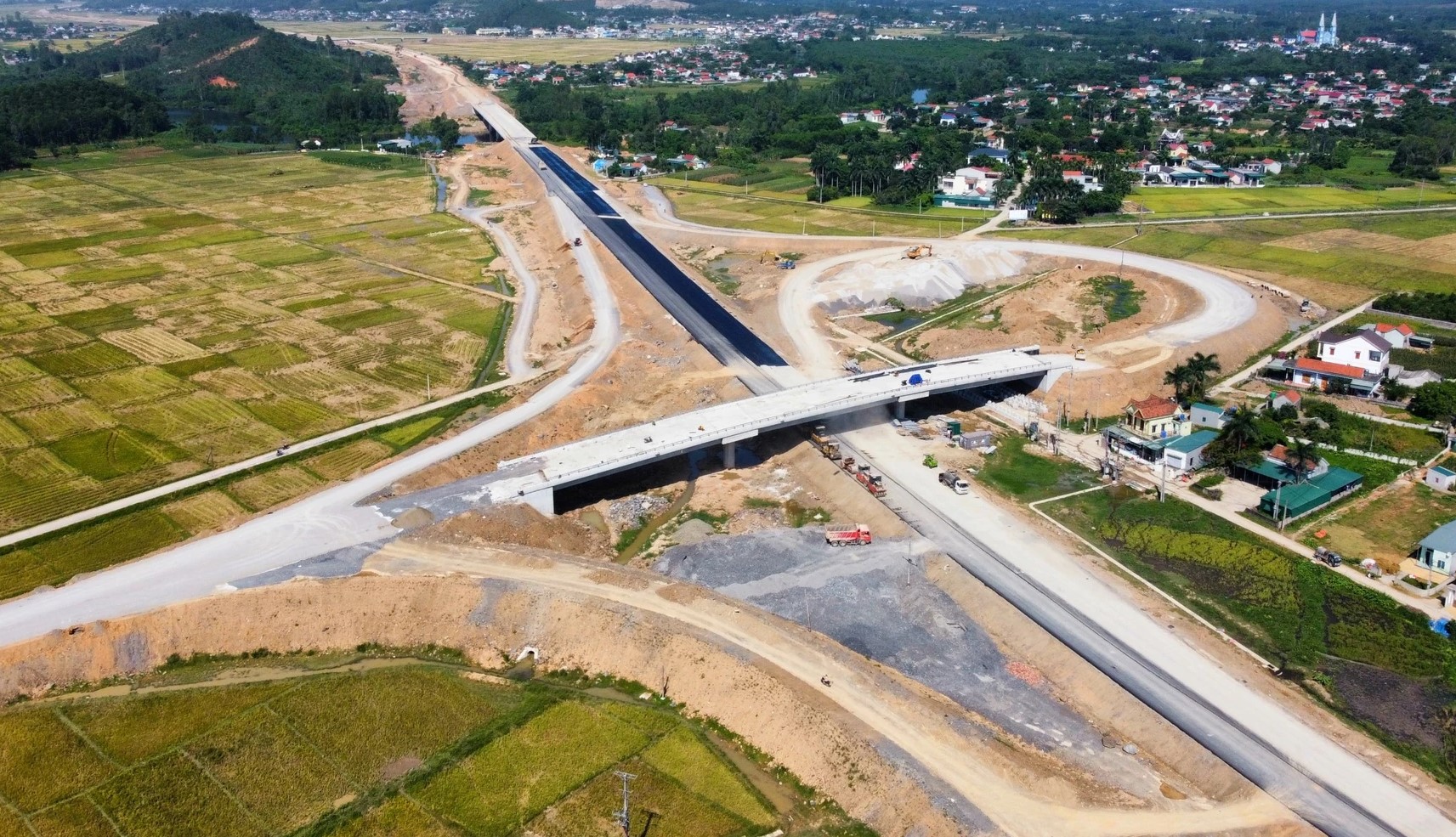 Sở Giao thông - vận tải trả lời cử tri thị xã Hoàng Mai về khắc phục bất cập khi thi công tuyến đường cao tốc Bắc Nam